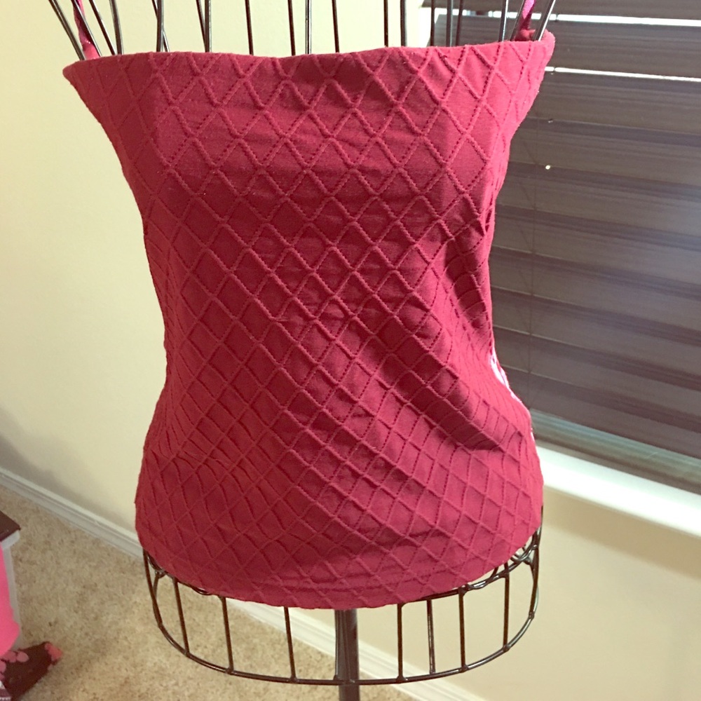 Strapless, size small. Great condition!